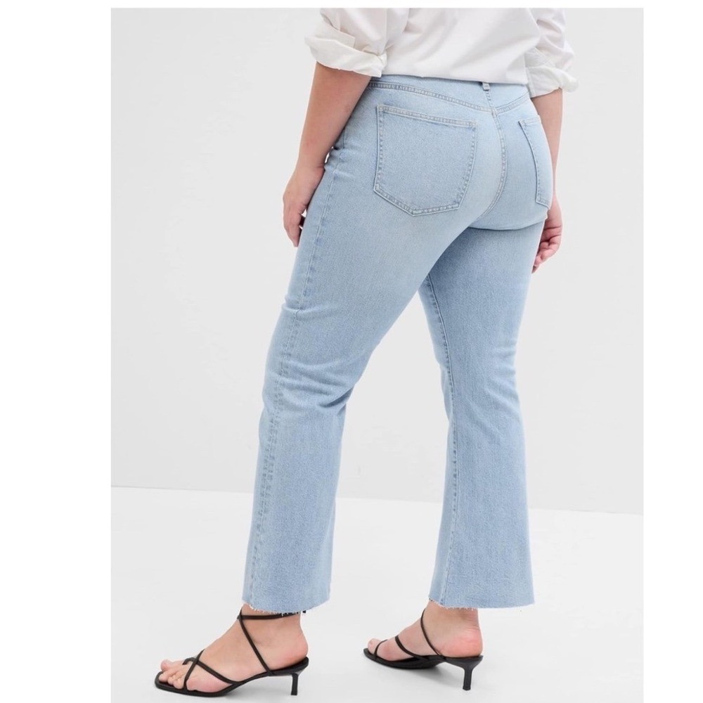 Gap Denim‎ Kick Fit Jeans Womens 6/28R Light Wash Raw Hem Cropped capris cut 22"